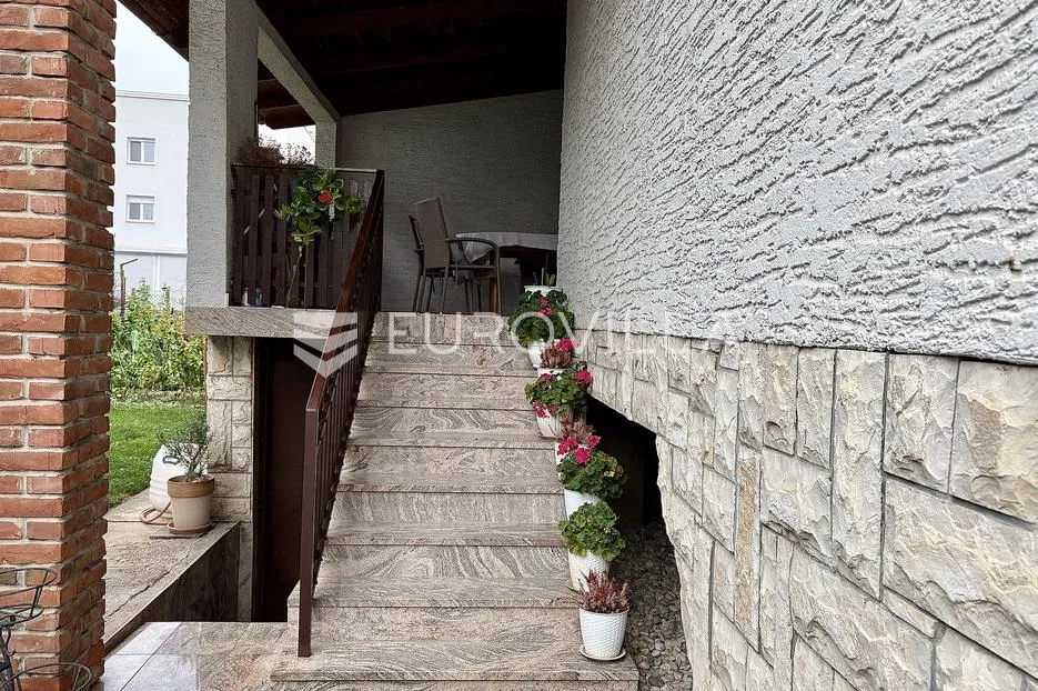 bjelovar, centar, obiteljska kuća površine 385 m² - slika 16