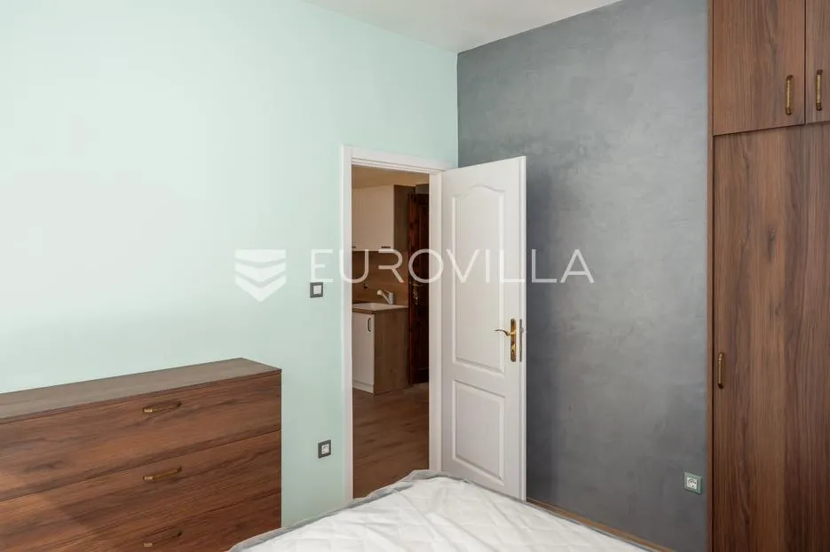 rijeka, centar, peterosoban stan 97 m² s dvije odvojene stambene jedinice - slika 11