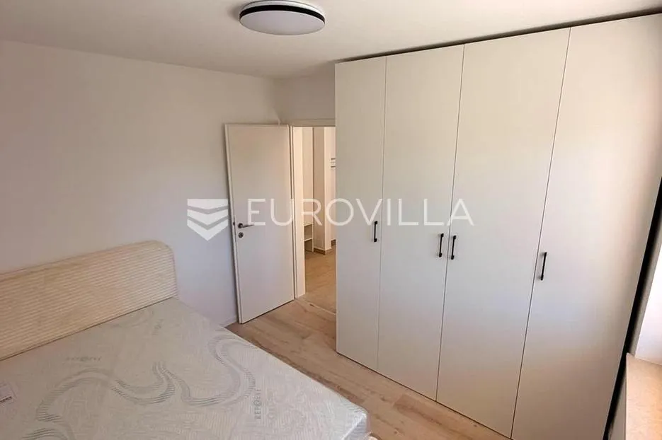 istra, novigrad, namješten stan s velikom terasom i parkirnim mjestom, blizu mora i centra - slika 5