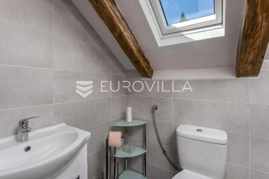 gorski kotar, brod na kupi, kompletno uređena kuća 250 m², jacuzzi, garaža - slika 20