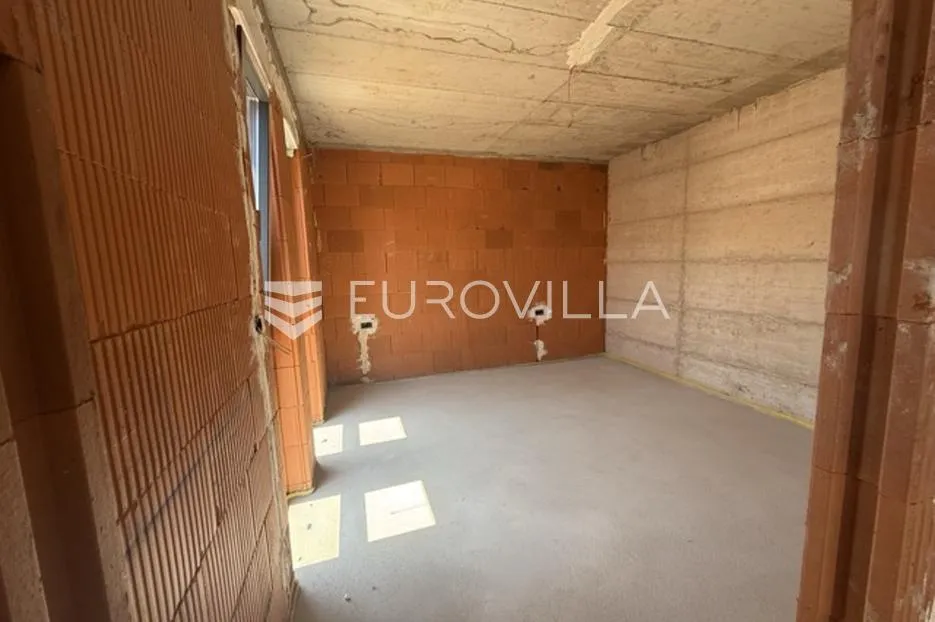 istra, ližnjan, elegantna dvojna novogradnja s vrtom 111 m² - slika 30