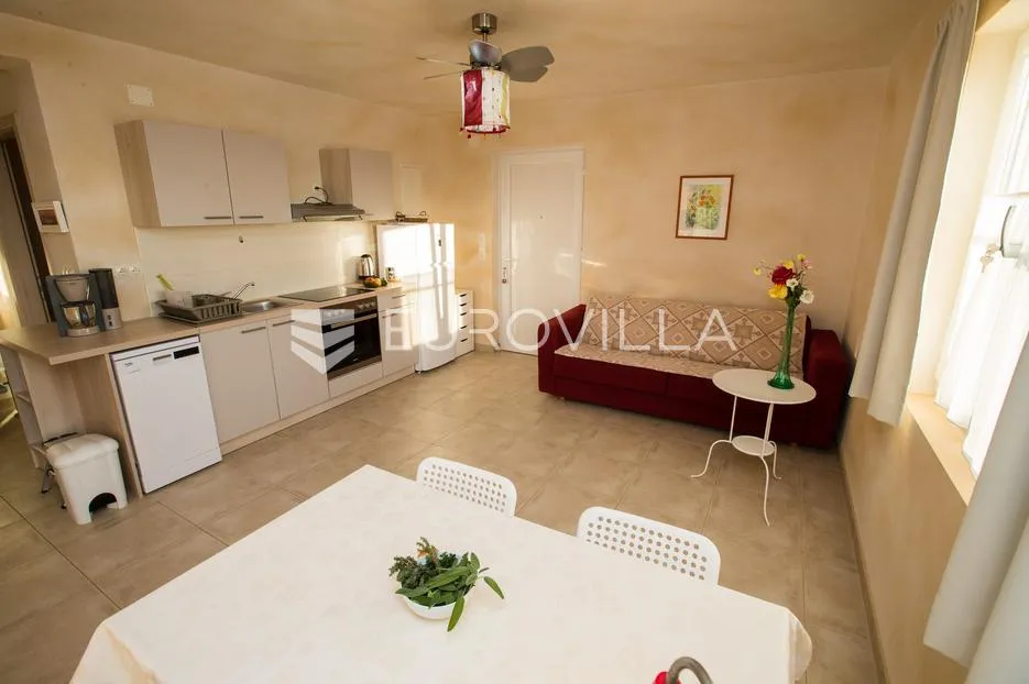 rab, barbat, dvosoban stan 200 m od mora 93 m² - slika 2