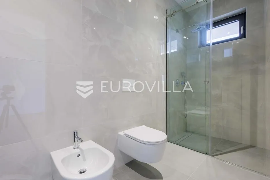istra, pomer, unikatna, moderna villa 20 m od mora 322 m² - slika 42