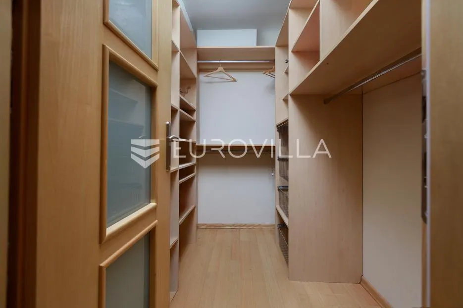 opatija, centar, dvoetažan stan 147 m², vrt, pogled na more - slika 17