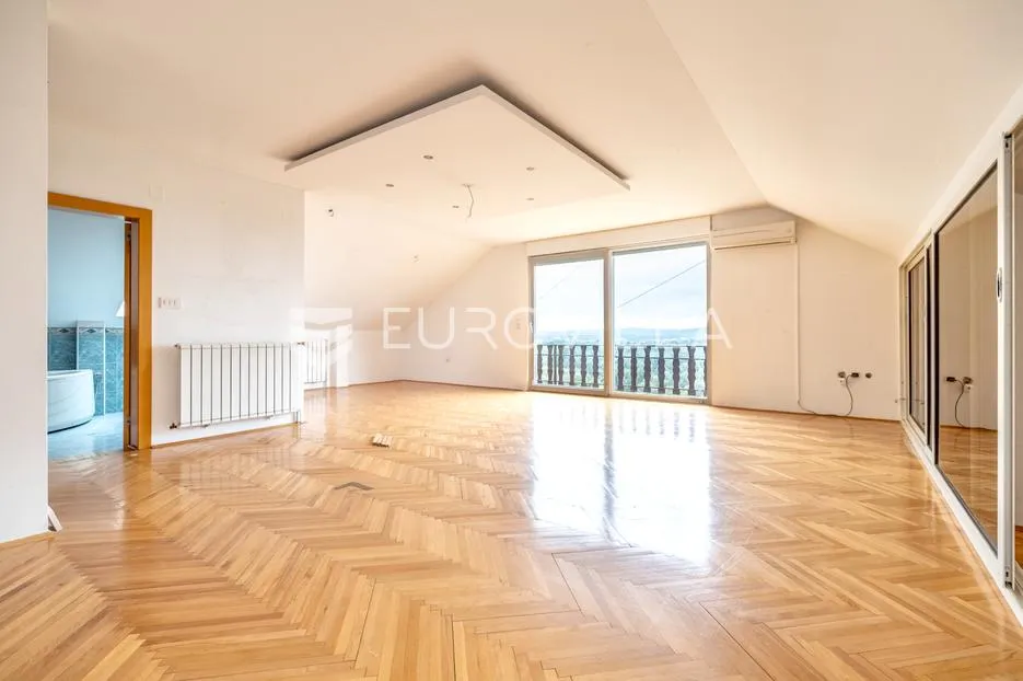 Zagreb, Podsused prekrasna obiteljska kuća 250 m² na parceli 4000 m²