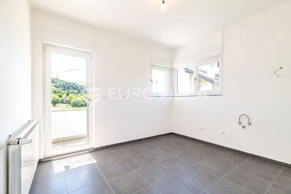 zagreb, gračani, atraktivan i prostran peterosoban stan s vrtom i dvije garaže, 257 m² - slika 4