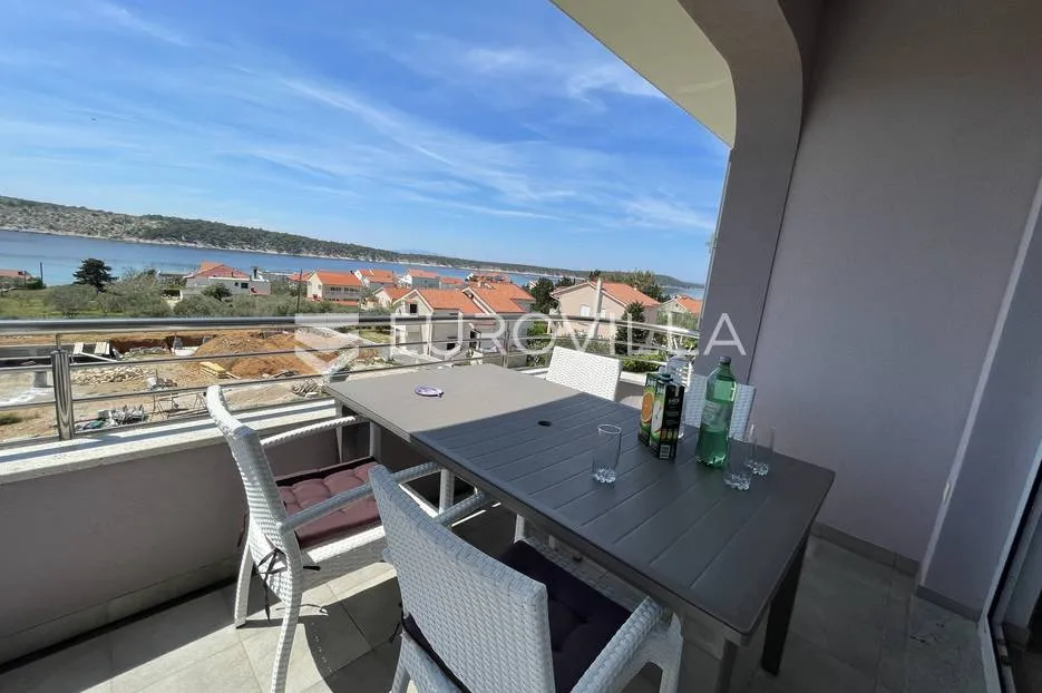 otok rab, barbat, trosoban stan na 2. katu veličine 105 m² - slika 10