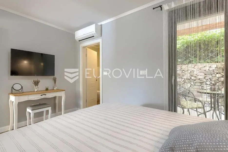 istra, rovinj, predivna kuća na velikoj parceli s gostinjskim objektom i bazenom - slika 10