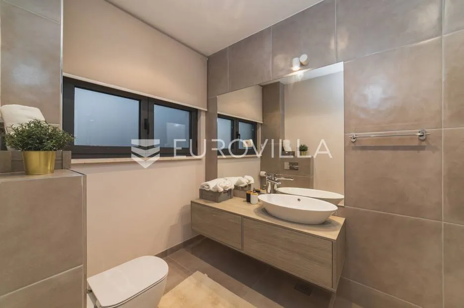 trogir, luksuzna vila s bazenom, nkp 368 m2 - slika 47