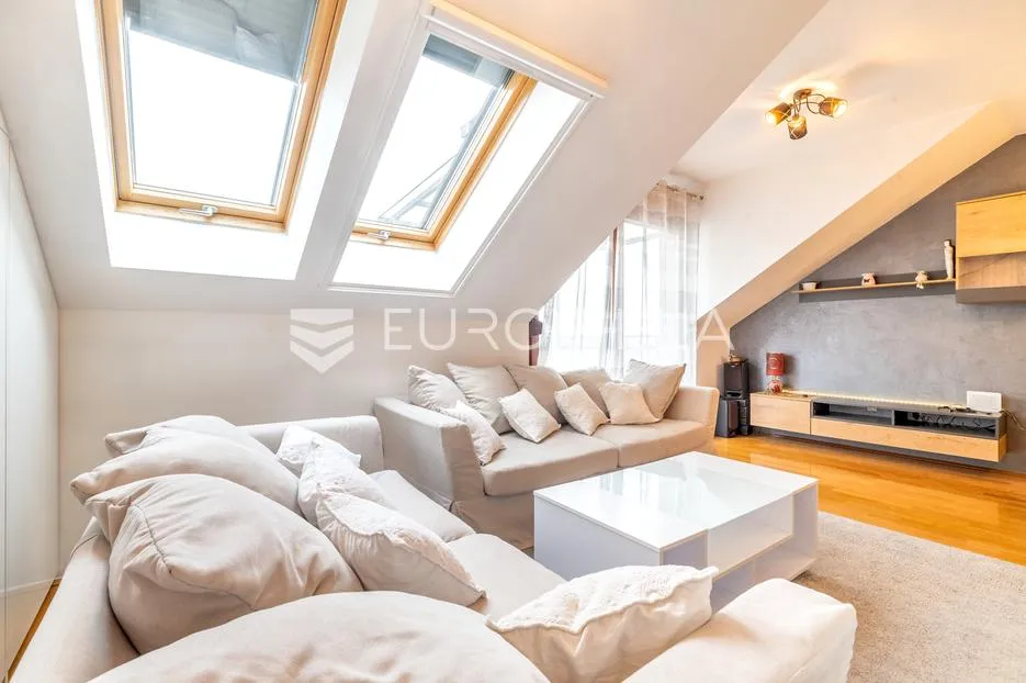 Zagreb, IV Maksimirsko naselje, lijep dvoetažni stan sa balkonom, 77 m²