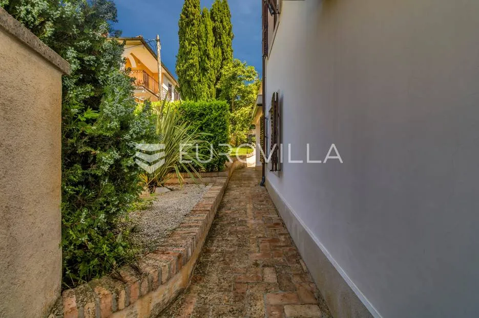 istra, umag - unikatna villa nkp 400 m2 na svega 30 m od mora - slika 18