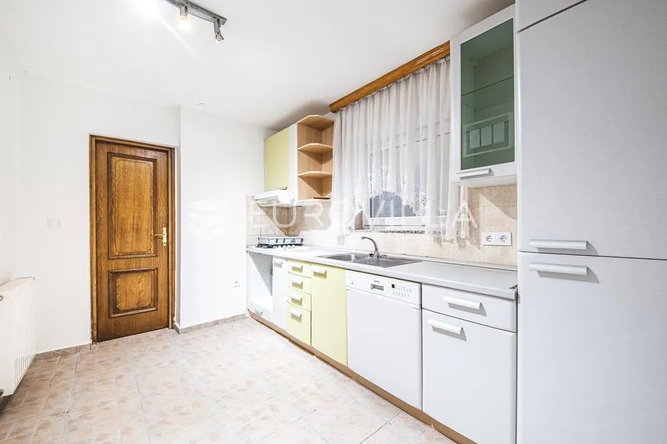 zagreb, gračani, prekrasan troetažan šeterosoban stan s vrtom 278,66 m² - slika 18