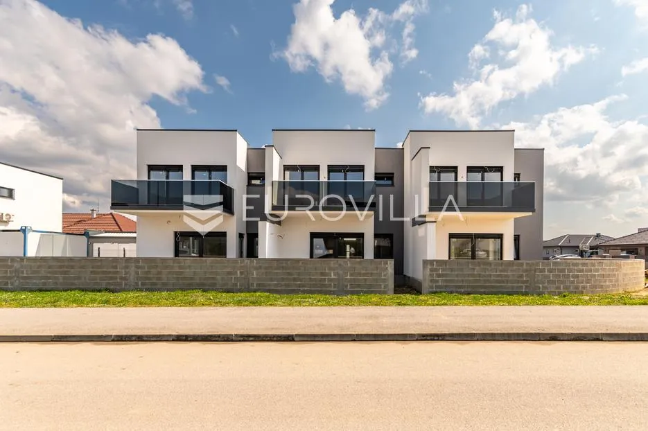 prelog, kuća u nizu površine 107,75 m² - slika 1