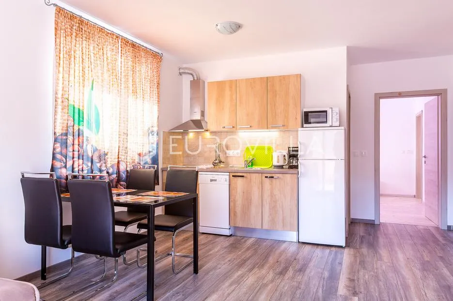 istra, medulin, velika samostojeća kuća sa 7 apartmana 100 m od mora - slika 18