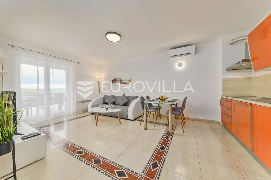 selce, zimski najam, prostrani dvosobni apartman površine 75 m² s pogledom na more - slika 1