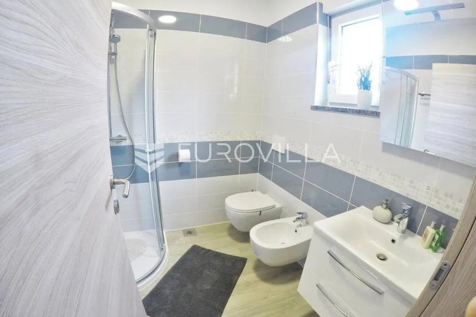 premantura, kuća s četiri apartmana i bazenom - slika 8