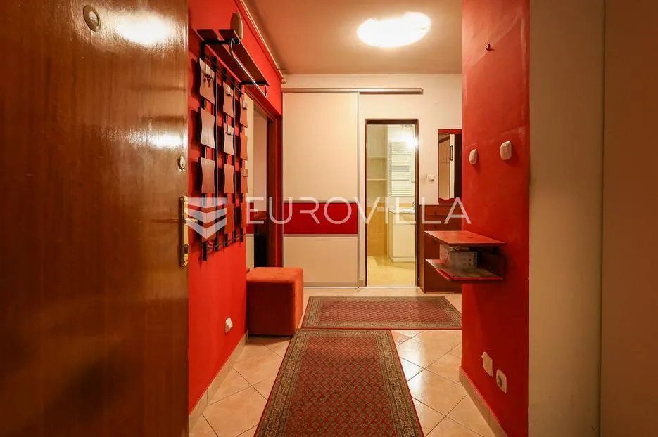slavonski brod, centar, komforan trosoban stan 68 m² - slika 2