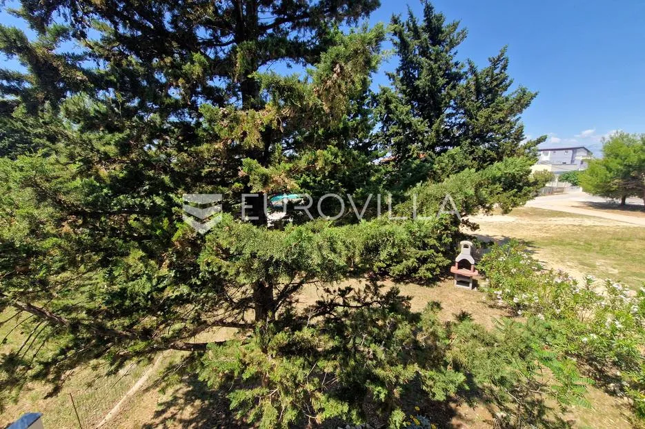 vir, samostojeća kuća s uređenim apartmanom i roh bau katom, 500 m od mora - slika 36