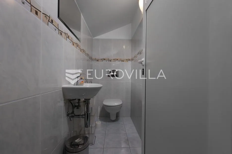 kastav, brestovice, četverosoban stan 85 m² s dnevnim boravkom u potkrovlju, dugoročni najam - slika 15
