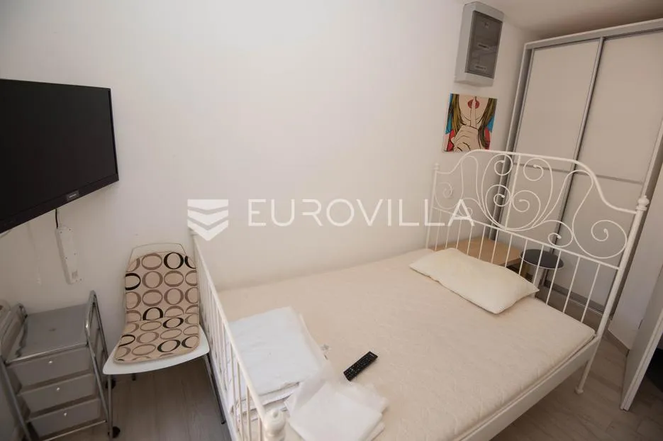 tisno, ekskluzivna apartmanska kuća prvi red do mora s panoramskim pogledom i brodicom - slika 34