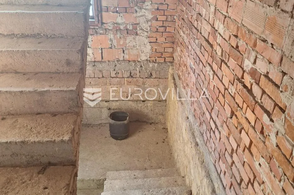 karlovac, borlin, kuća 200 m², odlična lokacija - slika 7