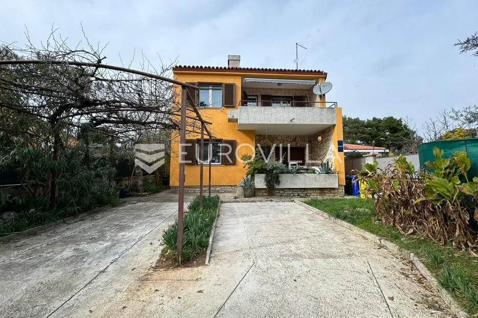 premantura, kuća s dva stana nadomak centra i prvih plaža - slika 16