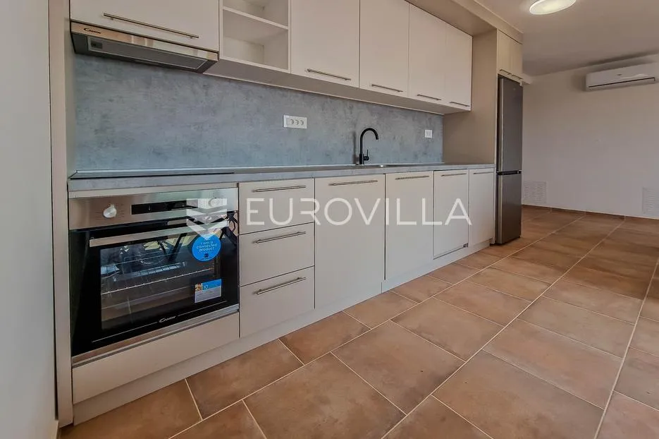 novigrad, stan 500 m od mora, parking, s7 - slika 3