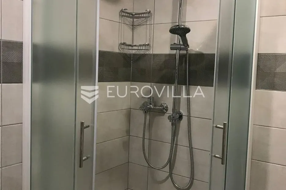 zagreb, amruševa, šesterosoban stan površine 129 m² - slika 30