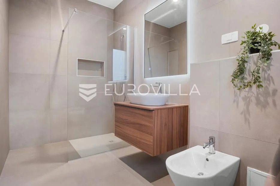 istra, rovinjsko selo, jedinstvena katnica 250 m² - slika 16