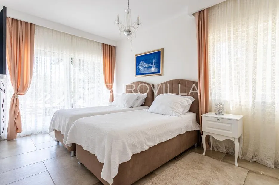 mimice, jedinstvena vila s idiličnom okućnicom i bazenom - slika 17