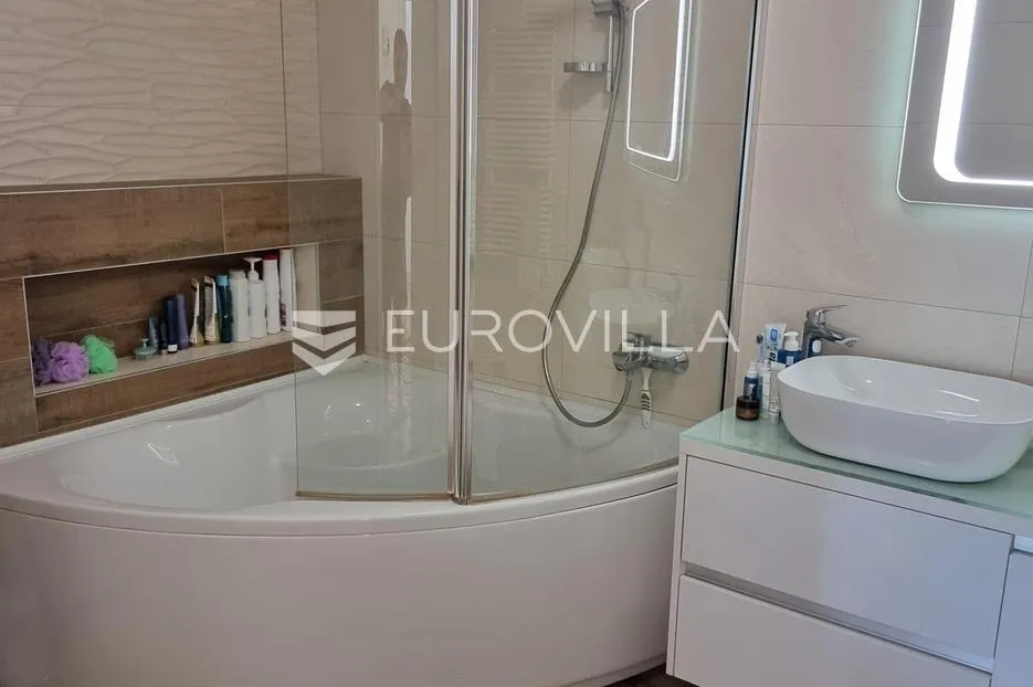 zagreb, donji grad, vrhunski peterosoban stan, površine 127 m² - slika 11