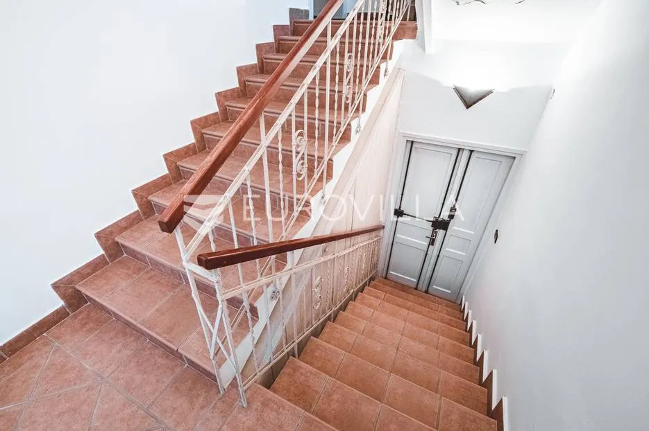 zagreb, srebrnjak, dva lijepo uređena stana, 164 m² - slika 16