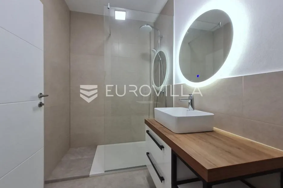 vir, luksuzan apartman u prizemlju s vrtom i pogledom na more - slika 25