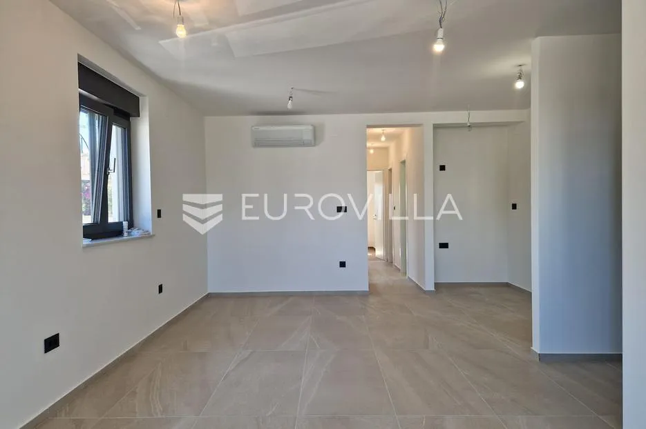 vir, novogradnja, trosobni apartman s vrtom - slika 15