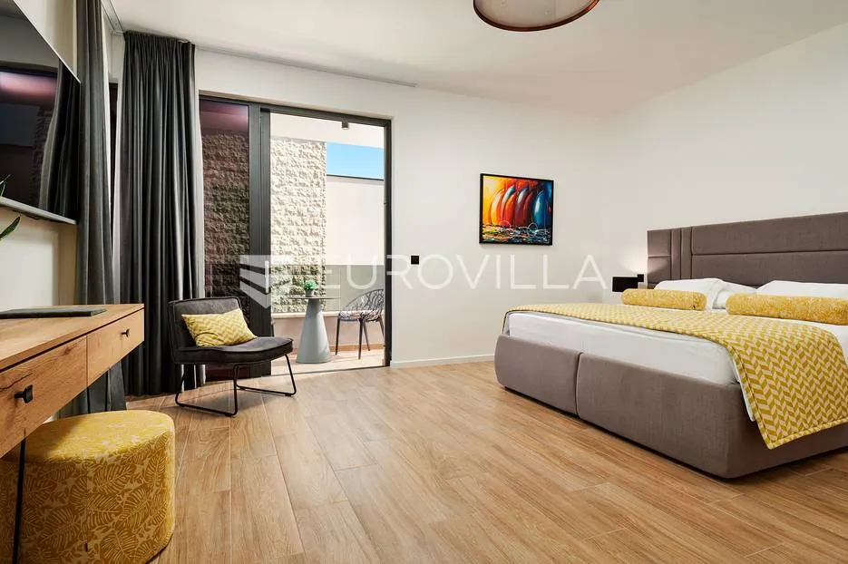 trogir - marina, luksuzna vila s vanjskim, grijanim bazenom - slika 18