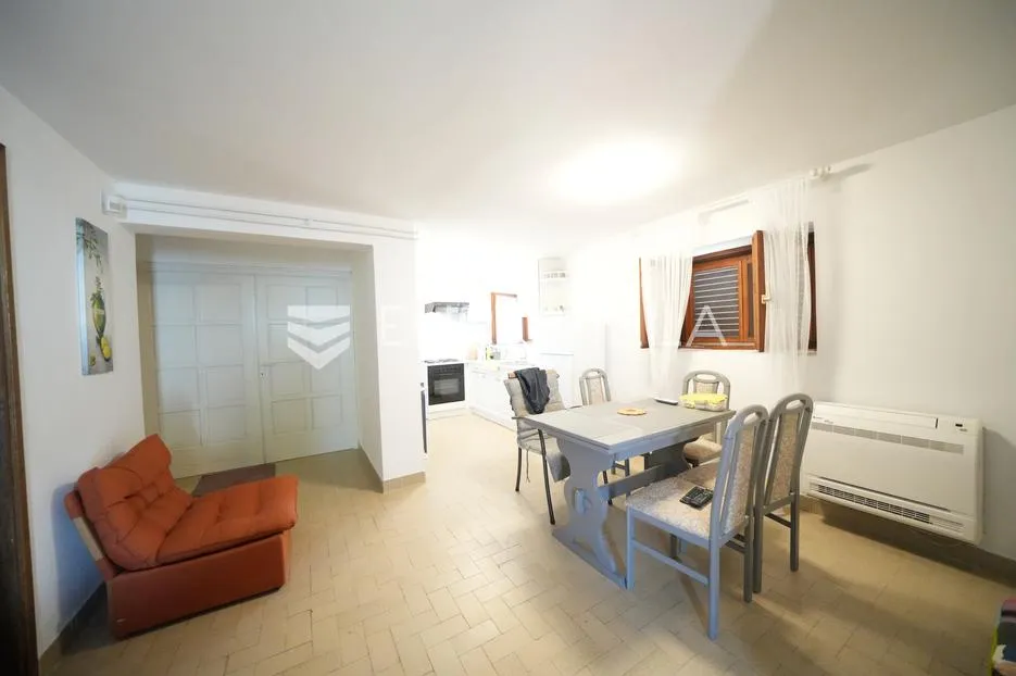 zadar, diklo vila prvi red do mora razvedena na tri etaže 377 m² - slika 23
