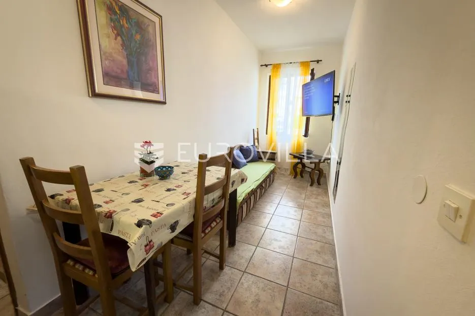 Krk, NAJAM, opremljen apartman 40 m² s osiguranom praonicom rublja