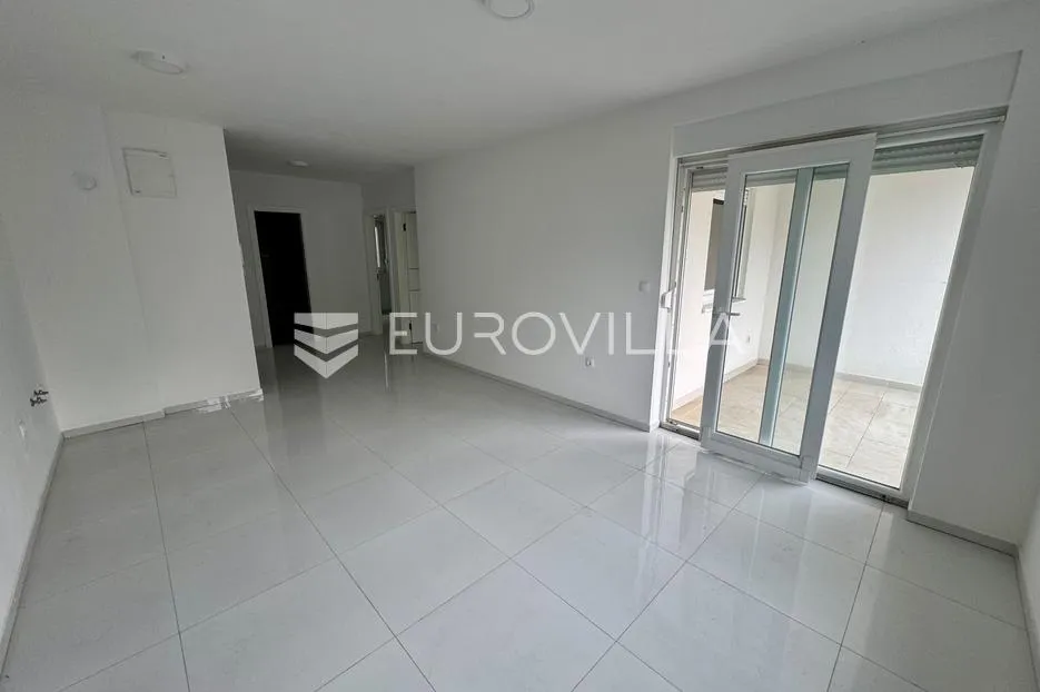 crikvenica, novogradnja, predivan trosoban stan nkp 59 m2 - slika 2