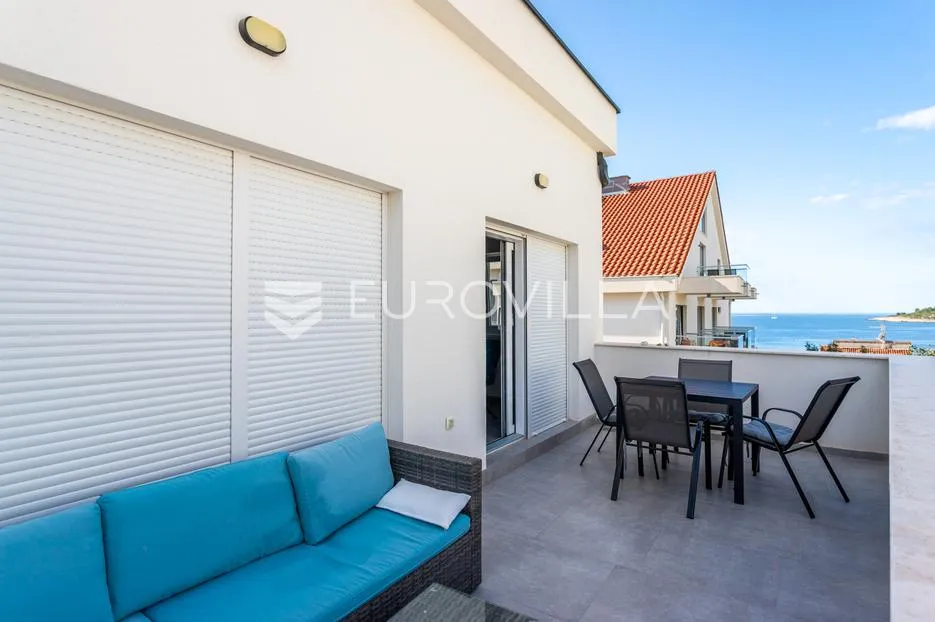 rogoznica, zečevo, kuća s 4 stana i podrumom, 366,81 m² - slika 18