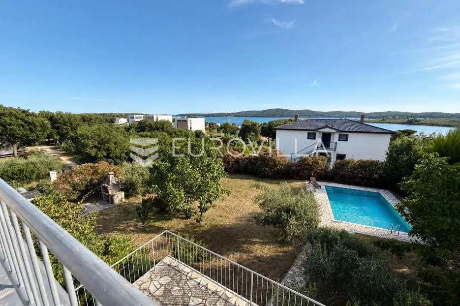 medulin, kuća s bazenom, dvije krovne terase i panoramskim pogledom na more - slika 18