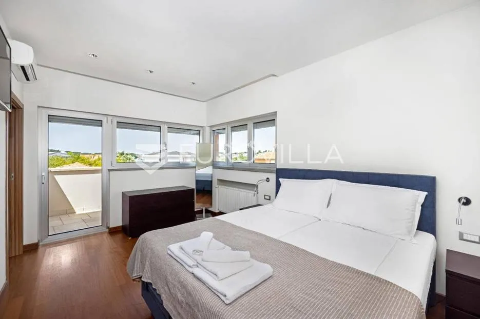 istra, banjole, prekrasna vila 277 m² na velikoj okućnici, 300 m od mora - slika 24