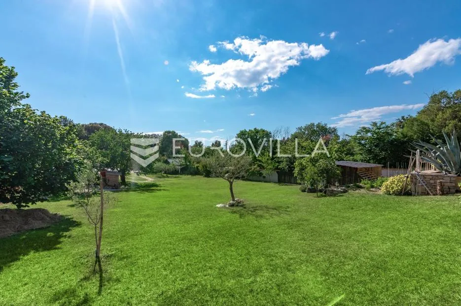banjole, prekrasna uređena kuća nkp 350 m2 na velikoj okućnici od 3300 m2 - slika 50