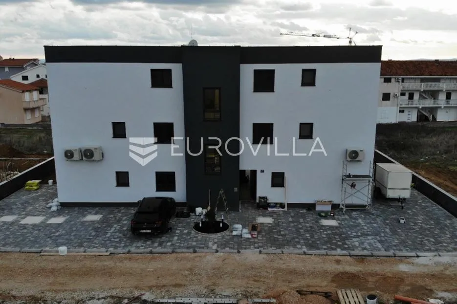 zadar, privlaka, luksuzno opremljen dvosoban stan 65,90 m² s vrtom - slika 3