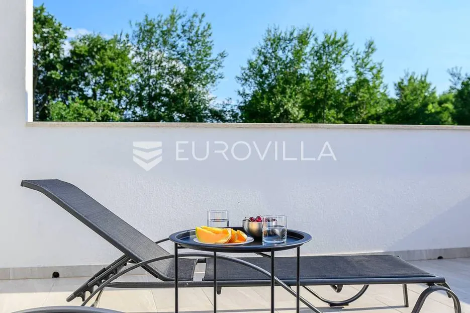 istra, juršići - prekrasna i moderna kuća 243 m2, bazen 40 m2, jacuzzi - slika 32