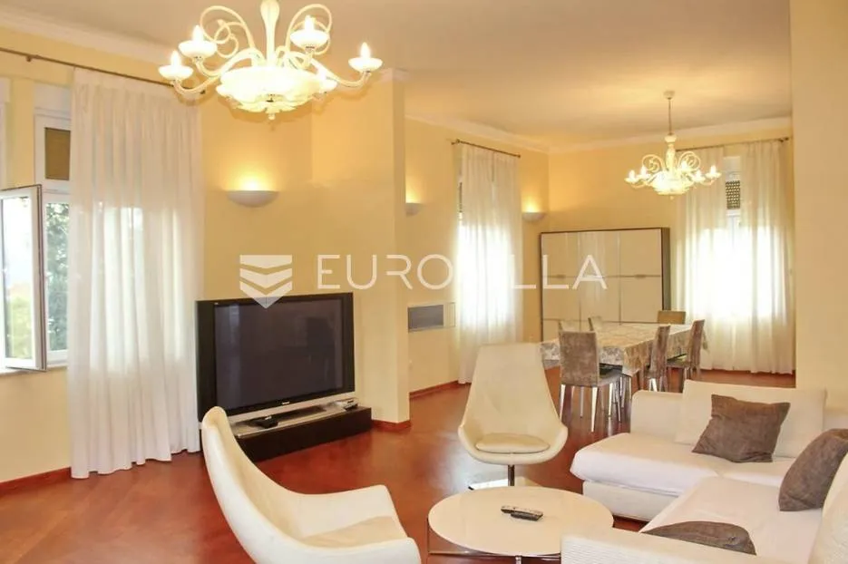Opatija, luksuzan trosoban stan NKP 197 m2 + 4 VPM - Opatija - Centar