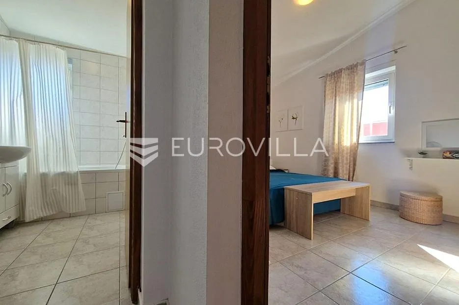 vir, 100m od mora, kuća s 4 apartmana i pogledom na more - slika 56