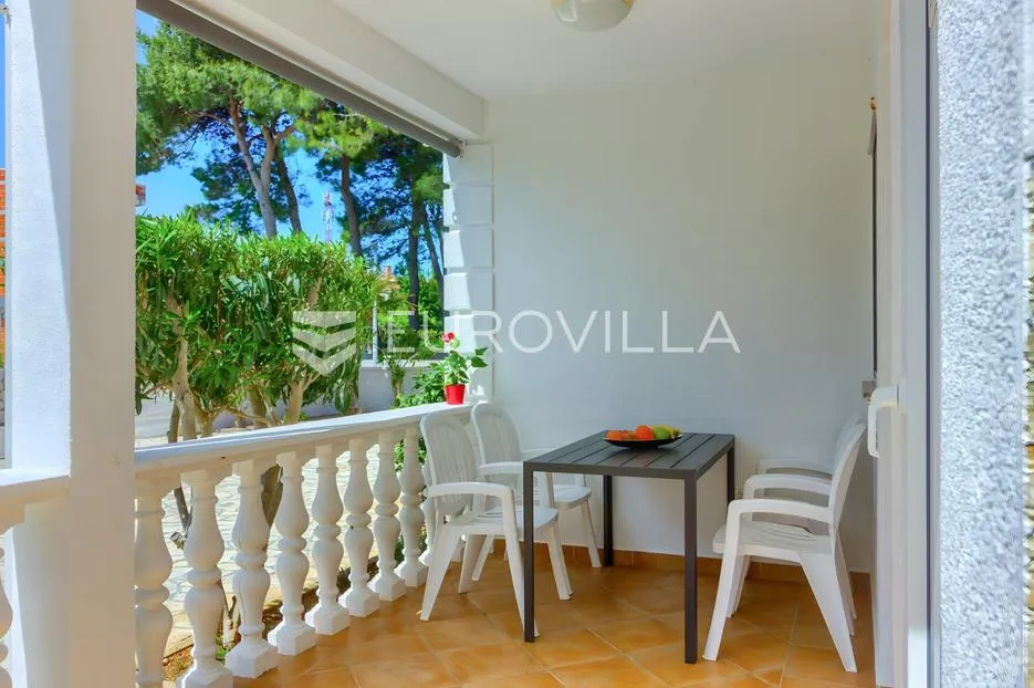 vir, atraktivna apartmanska kuća s 4 stambene jedinice udaljene 150 m od plaže - slika 30