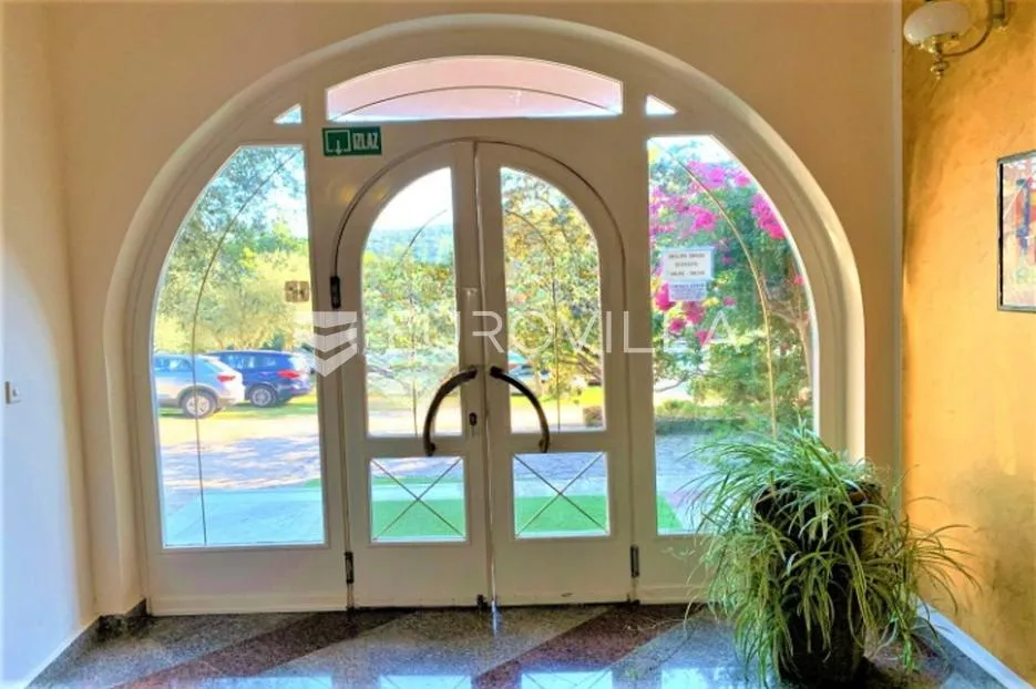 istra, krnica, hotel s uhodanim poslovanjem 100 metara od plaže, investcijia - slika 18