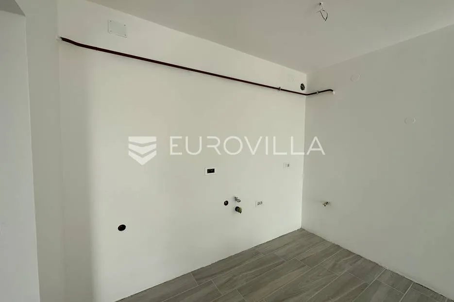 pula, nova veruda, stan s vrtom i pogled marina veruda - slika 10