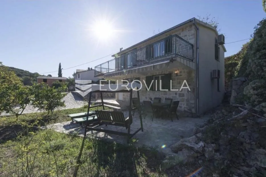 Šolta, Stomorska, samostojeća kuća površine 100 m² - Stomorska, Šolta